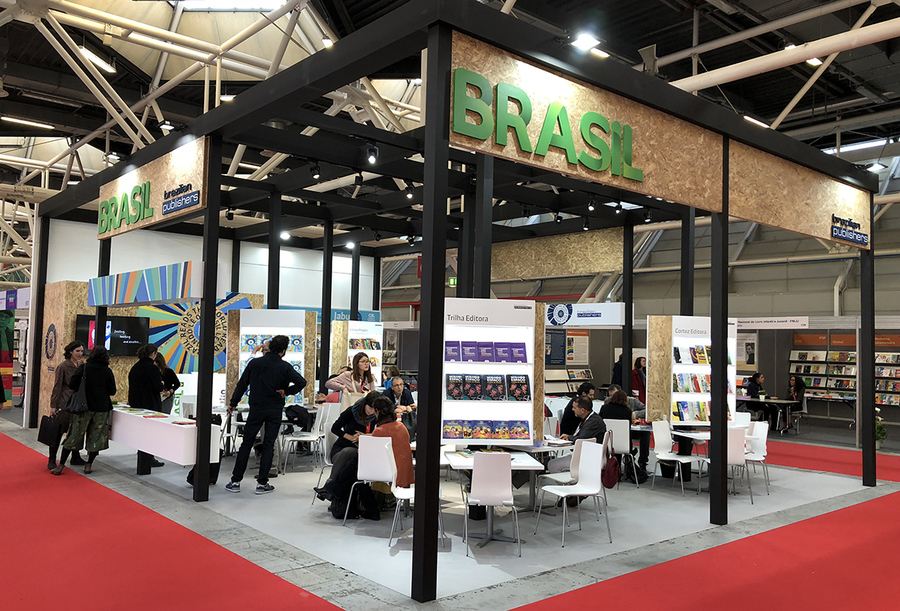 Estande do Brasil na Feira de Bolonha em 2018 | © Divulgação / BP Estande do Brasil na Feira de Bolonha em 2018 | © Divulgação / BP