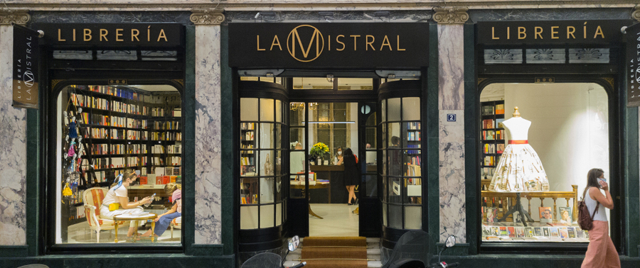 Fachada da livraria espanhola La Mistral | © Site da Livraria Fachada da livraria espanhola La Mistral | © Site da Livraria