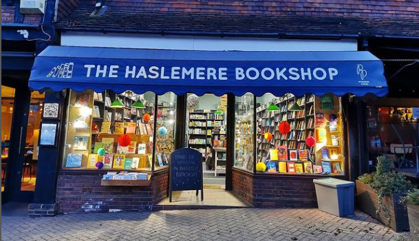Localizada no sudeste da Inglaterra, a The Haslemere Bookshop, ganhou um dos prêmios regionais | © Divulgação/ Redes sociais