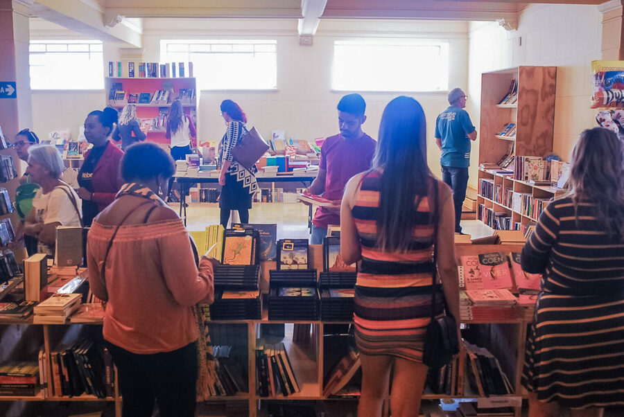 Livraria do VIII Fliaraxá, que ocorreu em 2019 | © Frankli Caldeira Livraria do VIII Fliaraxá, que ocorreu em 2019 | © Frankli Caldeira