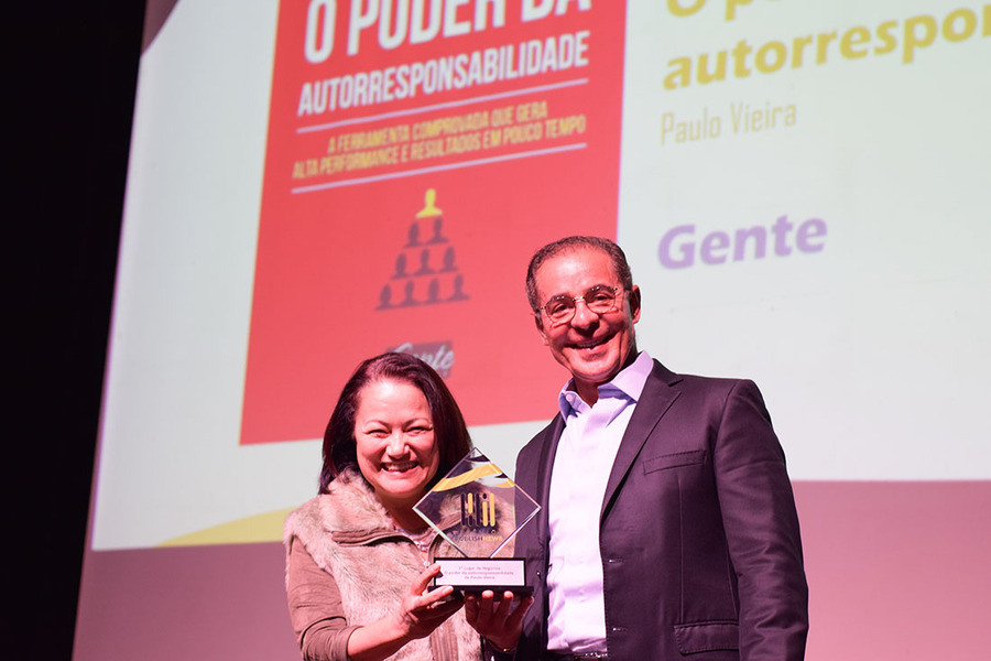 Rosely Boschini e o autor Paulo Vieira | © Larissa Caldin Rosely Boschini e o autor Paulo Vieira | © Larissa Caldin