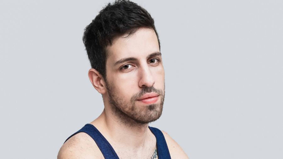 Adam Silvera © Divulgação Intrínseca