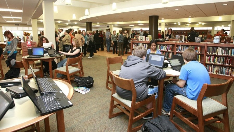 Biblioteca em escola de Los Angeles | © Divulgação PEN America