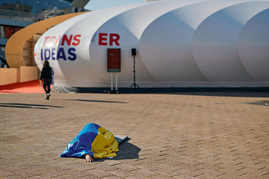 Performance de Maria Kulikovska | Feira do Livro de Frankfurt