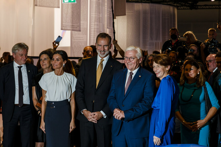 Juergen Boos, Rainha Letizia, Rei Filipe VI e Frank-Walter Steinmeier | © Feira do Livro de Frankfurt Juergen Boos, Rainha Letizia, Rei Filipe VI e Frank-Walter Steinmeier | © Feira do Livro de Frankfurt