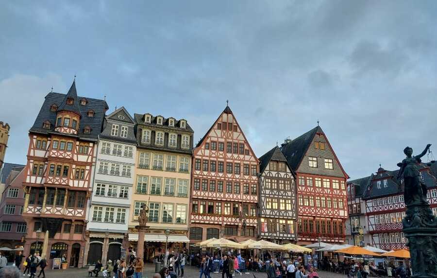 Römer, praça no centro histórico de Frankfurt Römer, praça no centro histórico de Frankfurt