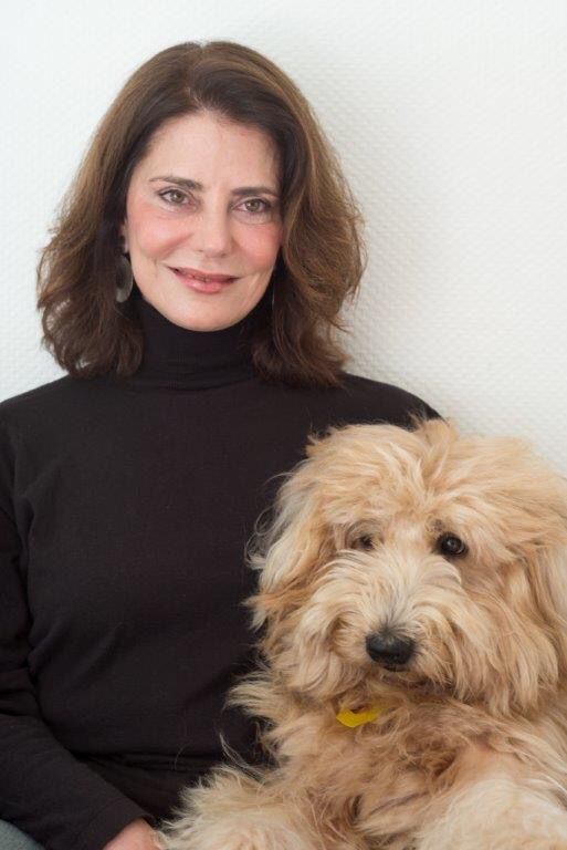 Luciana Villas-Boas e o cachorro Nelson