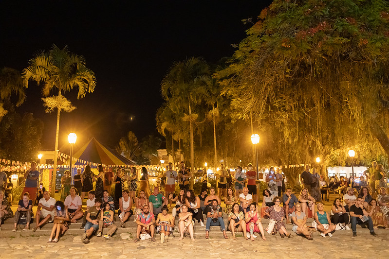 Público acompanha abertura da 20ª Flip, que homenageia Maria Firmina dos Reis | © Sara DeSantis