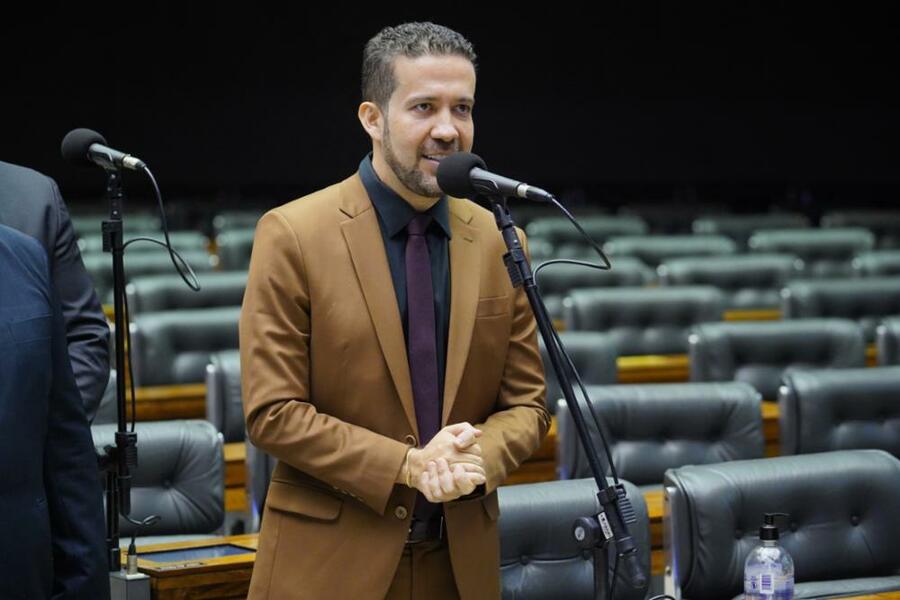 Deputado André Janones vai lançar livro pela Civilização Brasileira | PublishNews