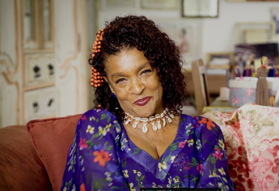 Elisa Lucinda é uma das entrevistadas da série 'Linhas Negras' | © CINEBRASiLTV Elisa Lucinda é uma das entrevistadas da série 'Linhas Negras' | © CINEBRASiLTV