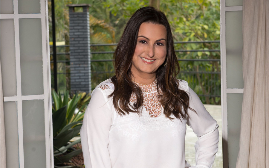 Daniela Arbex, autora de