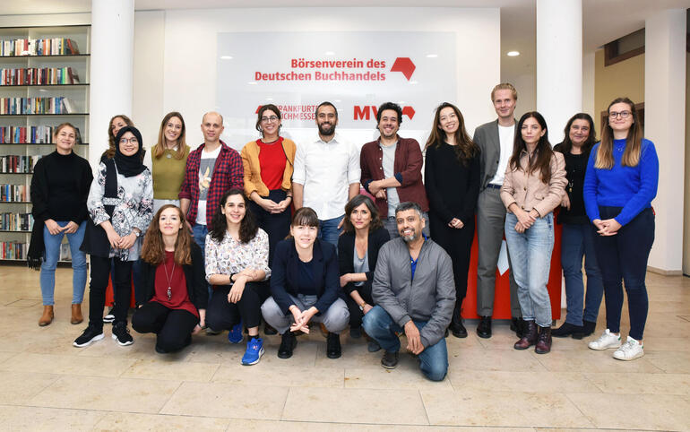 Gustavo Faraon (Dublinense) e os editores e agentes selecionados para o Fellowship Programme de 2022 | © Nurettin Cicek / Feira do Livro de Frankfurt