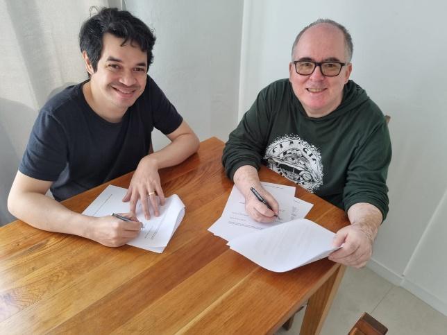 Neto Bach e Fernando Alves, do agora Grupo Editorial Longarina