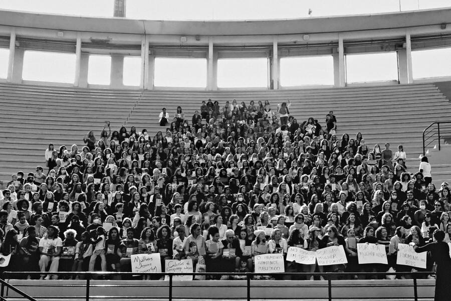 Foto que originou o movimento e o livro 'Um grande dia para as escritoras' | © Armando Prado/Divulgação