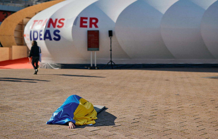 Performance da artista Maria Kulikovska durante a Feira de Frankfurt 2022 | © Feira do Livro de Frankfurt