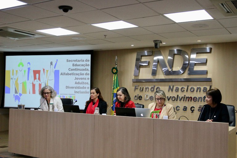 FNDE começa a debater o PNLD-EJA | © FNDE FNDE começa a debater o PNLD-EJA | © FNDE