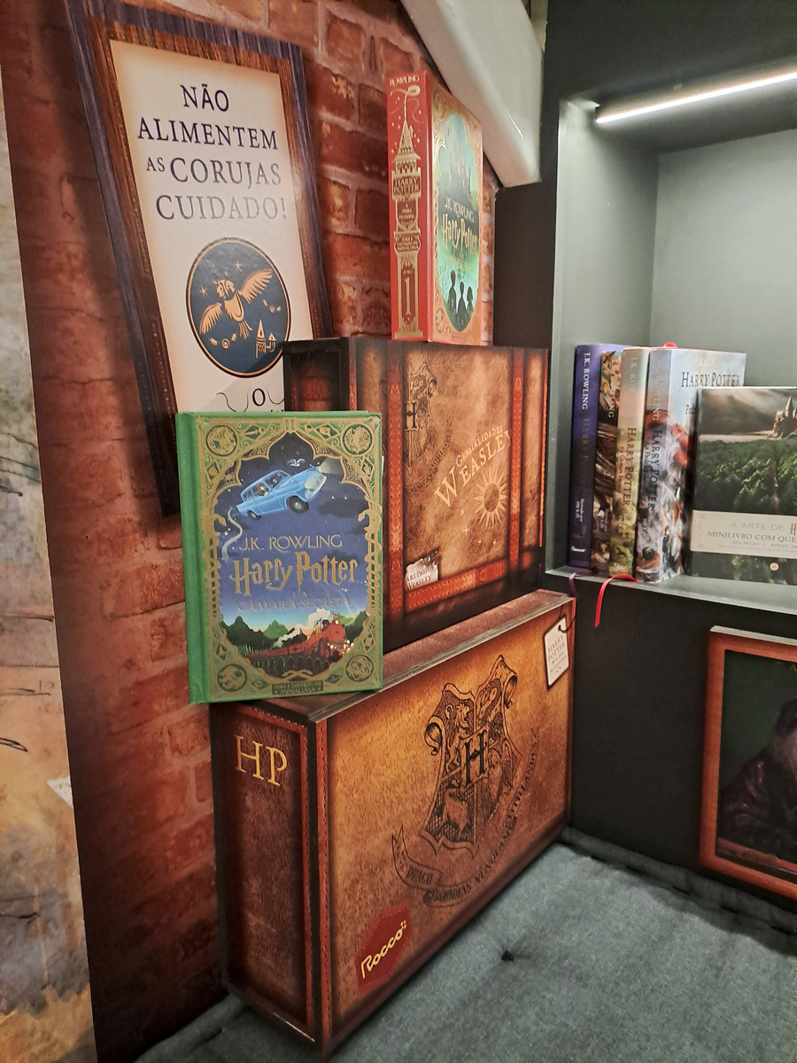 Detalhe do Espaço Harry Potter na Janela Livraria do Shopping da Gávea | © Rocco Detalhe do Espaço Harry Potter na Janela Livraria do Shopping da Gávea | © Rocco
