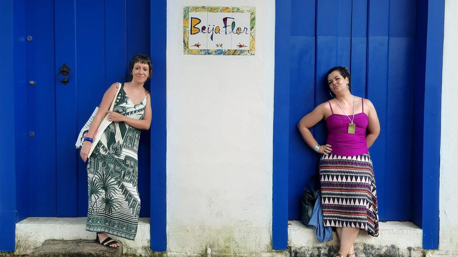 Maíra Nassif e Michelle Strzoda, da Relicário Edições, durante a Flip 2022 | © Arquivo pessoal