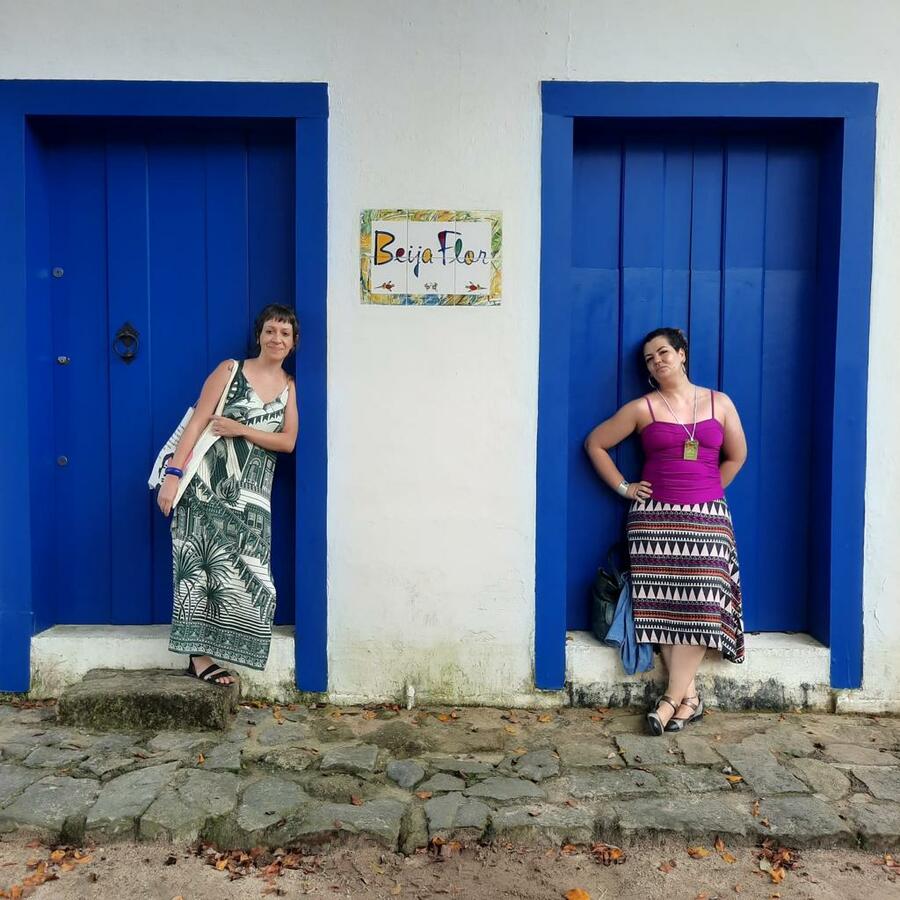 Maíra Nassif e Michelle Strzoda, da Relicário Edições, durante a Flip 2022 | © Arquivo pessoal Maíra Nassif e Michelle Strzoda, da Relicário Edições, durante a Flip 2022 | © Arquivo pessoal