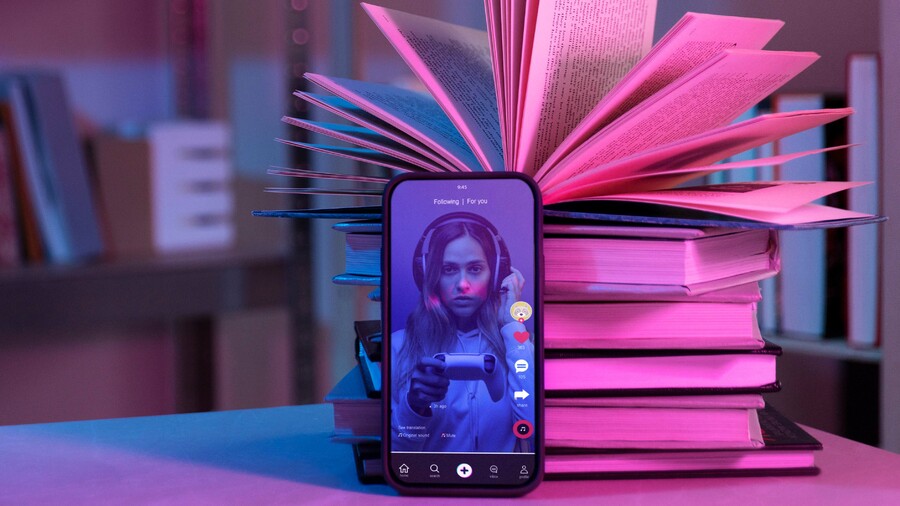 Booktokers e vendas de livros; sintonia | © Freepik Booktokers e vendas de livros; sintonia | © Freepik