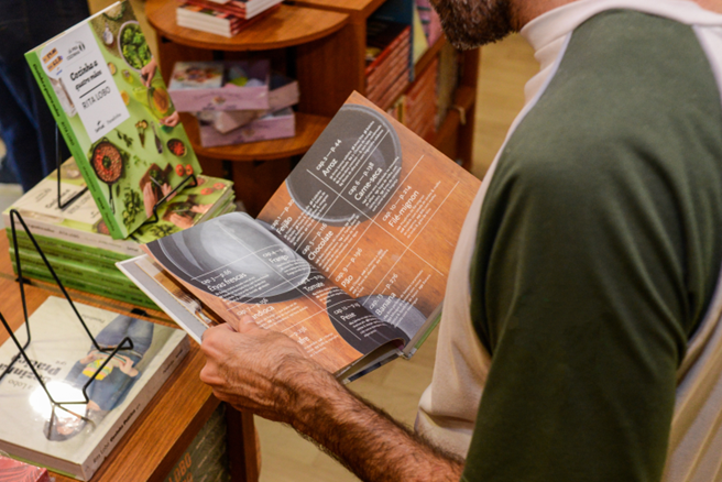 Editora Senac Rio leva obras para Bienal @ Adriano Ishibashi