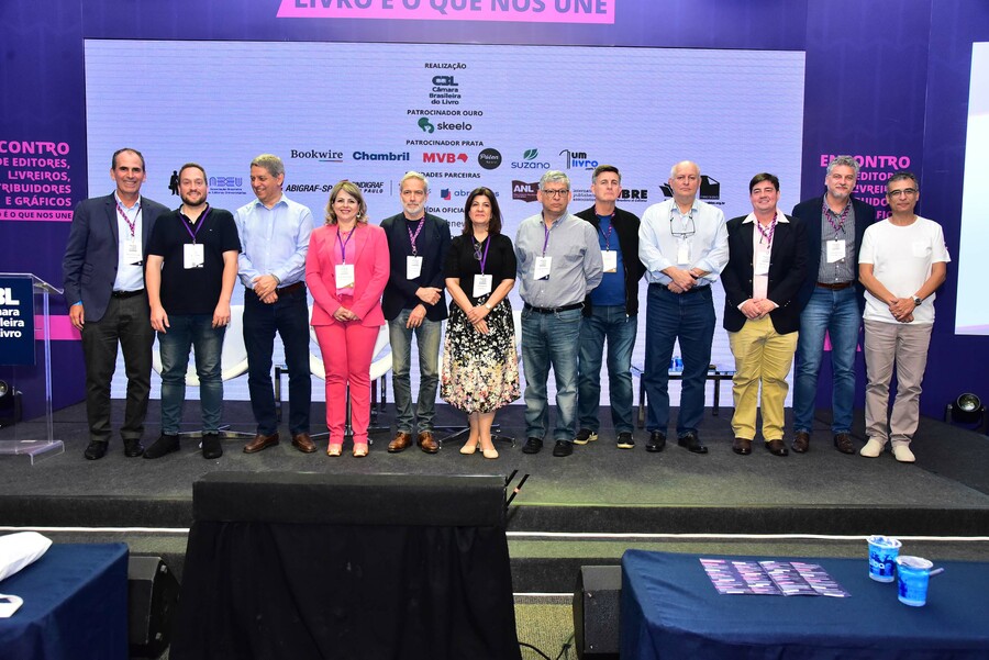 Diretores e diretoras das entidades do livro em Atibaia | © CBL