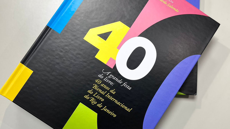 Livro conta a história da Bienal do Livro Rio | © SNEL
