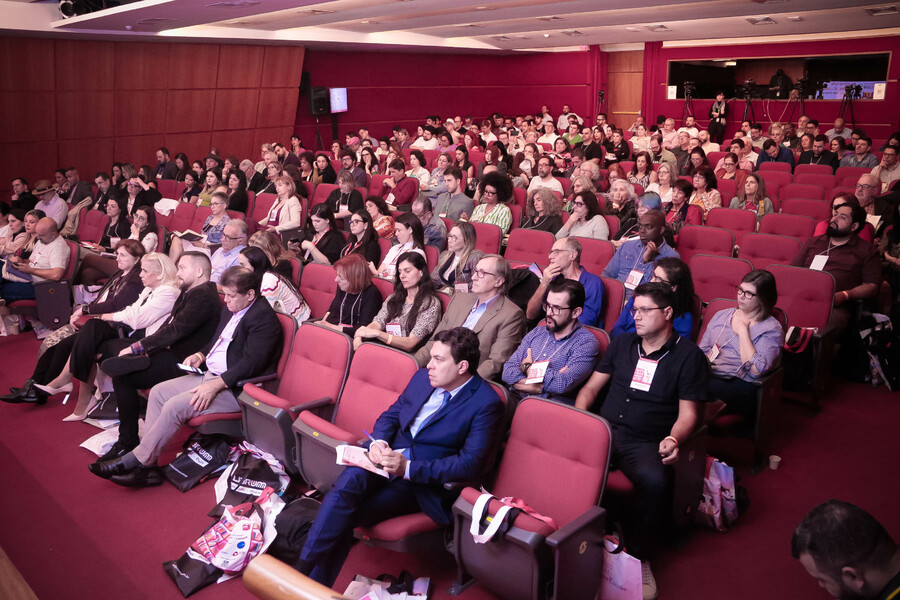 Na Academia Brasileira de Letras, público acompanha a Convenção da ANL | © ANL