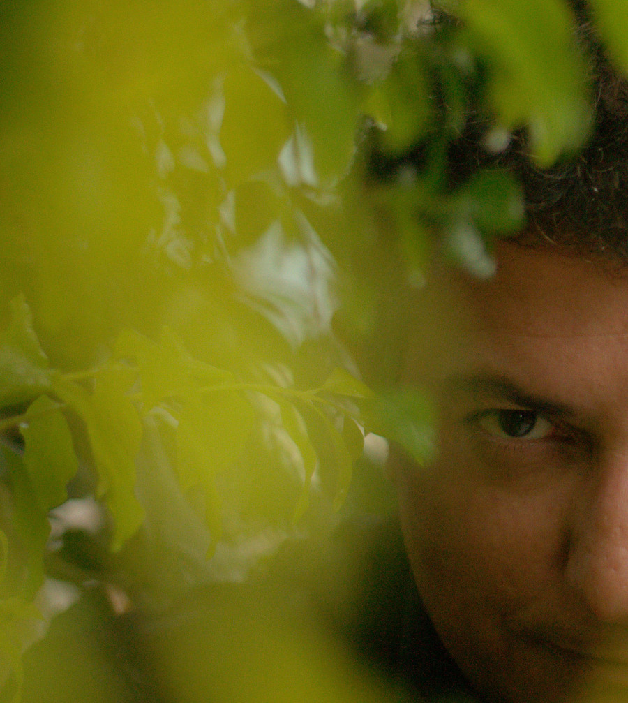 Rodrigo Garcia Lopes por Elisabete Ghisleni Rodrigo Garcia Lopes por Elisabete Ghisleni