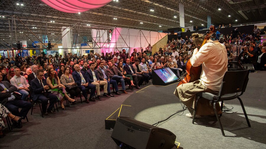 Público na cerimônia de abertura | © Bienal do Livro Rio Público na cerimônia de abertura | © Bienal do Livro Rio