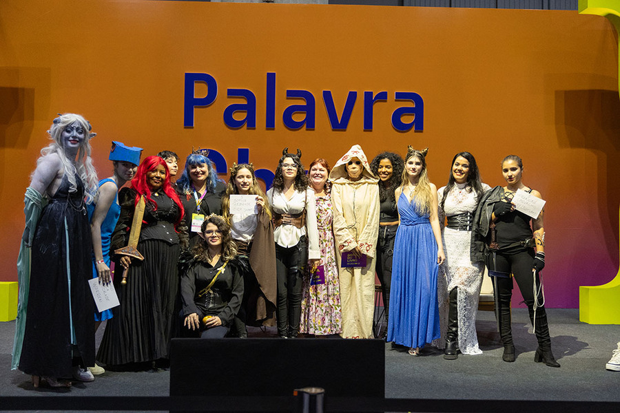 Público lotou o espaço para receber as autoras na Bienal | © Bienal do Livro Rio