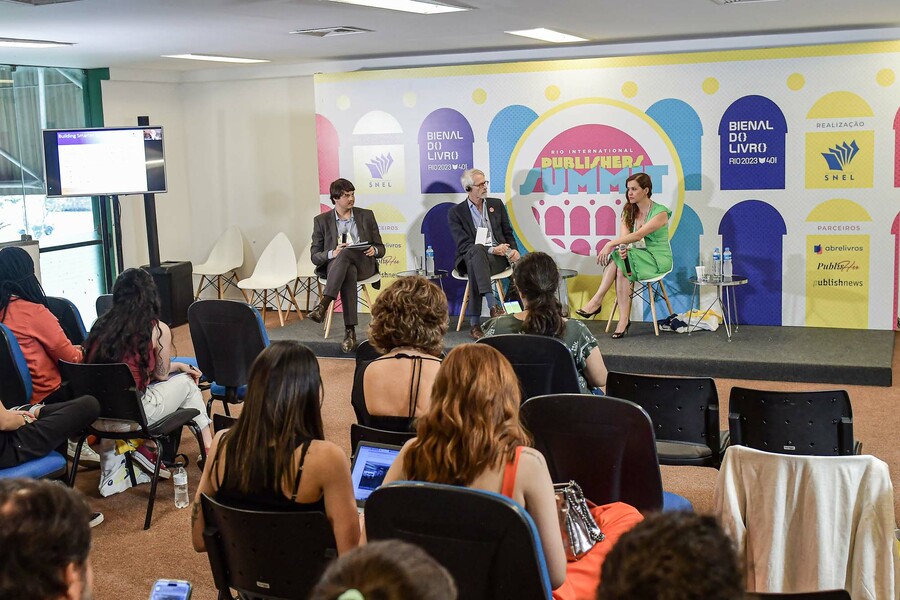 Primeiro dia do Summit teve conversas sobre pautas urgentes do setor editorial | © SNEL Primeiro dia do Summit teve conversas sobre pautas urgentes do setor editorial | © SNEL