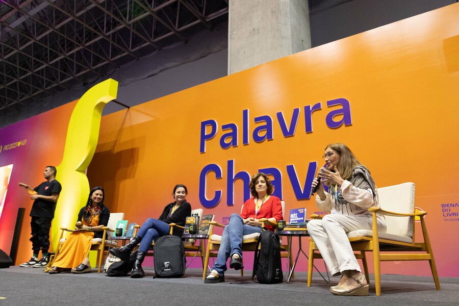 Marcia Kambeba, Eliane Brum, Miriam Leitão e Cristina Serra na Bienal do Livro Rio | © Filmart