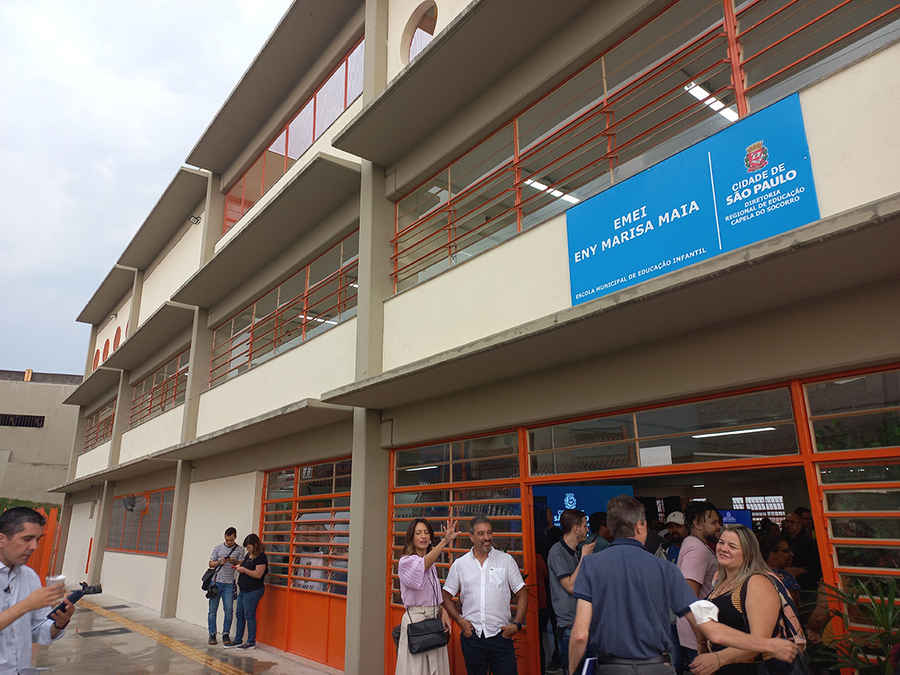 Fachada da escola Fachada da escola