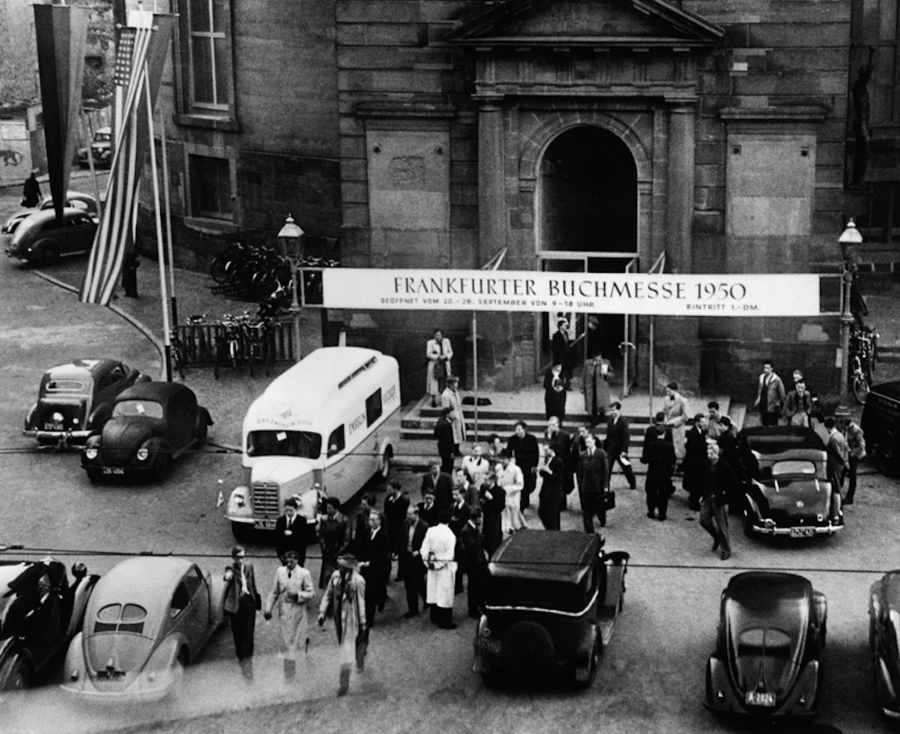 Die Paulskirche, Symbol der deutschen Demokratie und Sitz der Frankfurter Buchmessen 1949 und 1950. Bis heute wird hier jährlich während der Frankfurter Buchmesse | der Friedenspreis des Deutschen Buchhandels verliehen  © Úrsula Assmus / FB