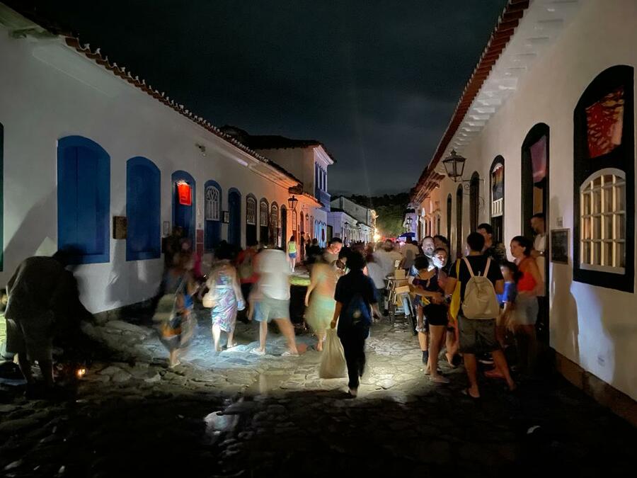 Ruas de Paraty ficaram no escuro na maior parte da noite de quinta-feira (23) | © Guilherme Sobota
