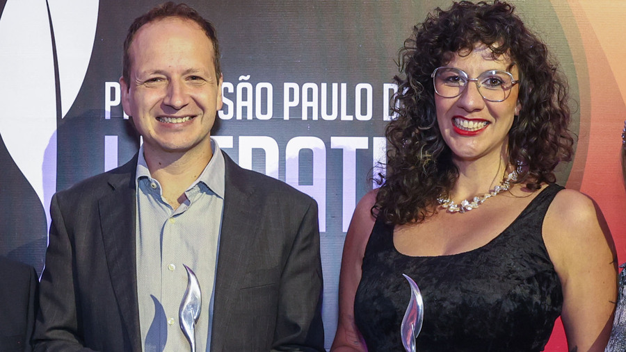 Alexandre Alliatti e Mariana Salomão Carrara | © Ricardo Matsukawa / SP Leituras Alexandre Alliatti e Mariana Salomão Carrara | © Ricardo Matsukawa / SP Leituras