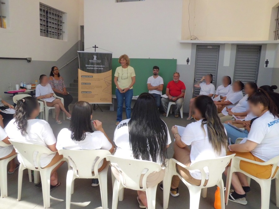 Clube de Leitura no Cárcere, projeto do Observatório do Livro, no Centro de Ressocialização Feminino de Araraquara (SP) © Divulgação
