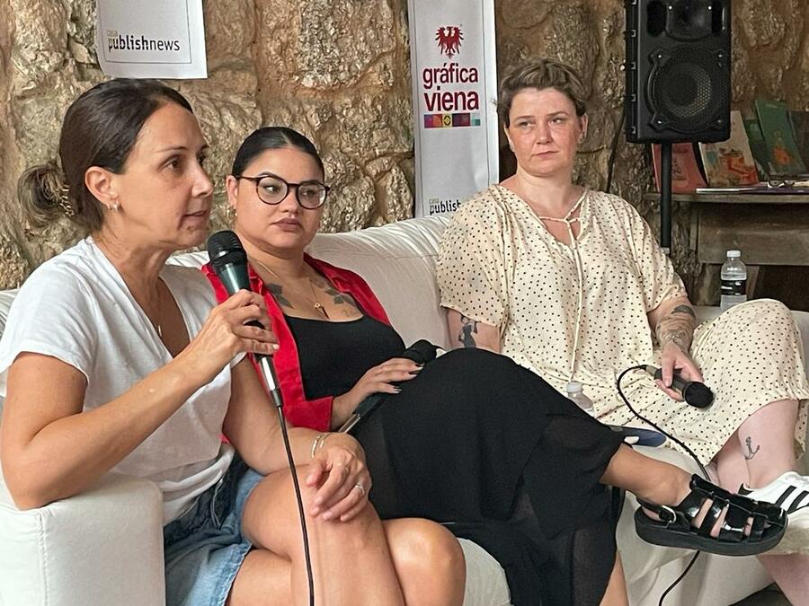 Adriana Alcântara, Vanessa Passos e Cynthia Müller | © Guilherme Sobota Adriana Alcântara, Vanessa Passos e Cynthia Müller | © Guilherme Sobota