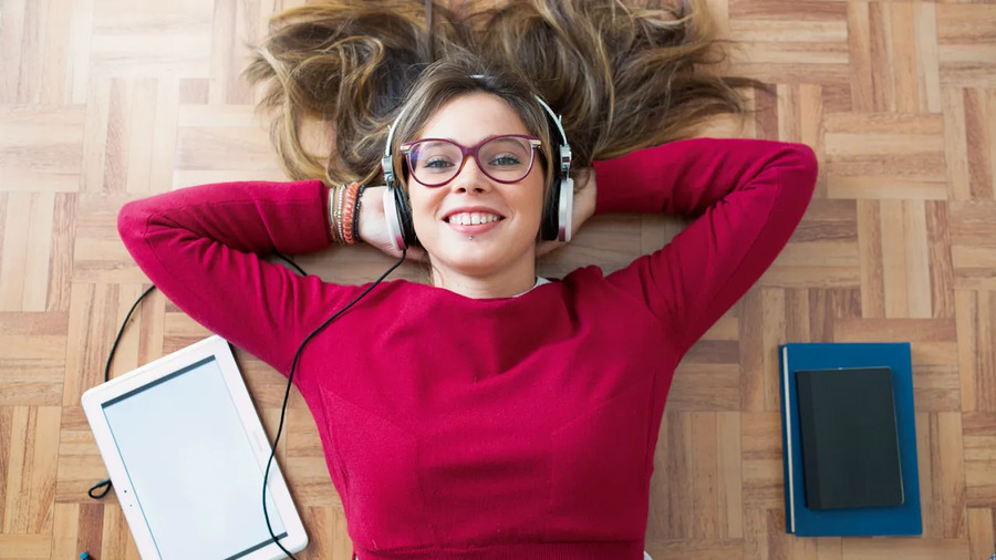 Reportagem fala sobre a avaliação positiva dos audiobooks | © deimagine/Getty Images