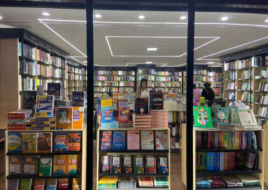 Livraria Drummond recebe happy hour do mercado editorial em dezembro