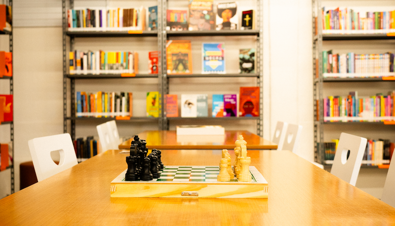 Biblioteca Comunitária Fátima Viana, localizada no Galpão Jatobás, centro cultural da região da Água Espraiada | © Divulgação/Instituto Jatobás Biblioteca Comunitária Fátima Viana, localizada no Galpão Jatobás, centro cultural da região da Água Espraiada | © Divulgação/Instituto Jatobás