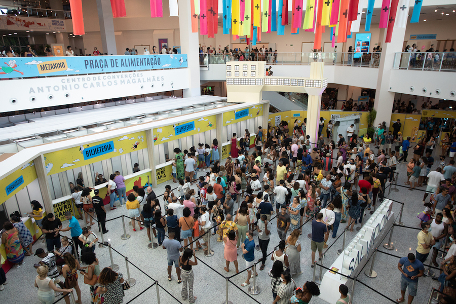 Bienal do Livro Bahia 2024 anuncia leva de expositores com grandes editoras | © GL