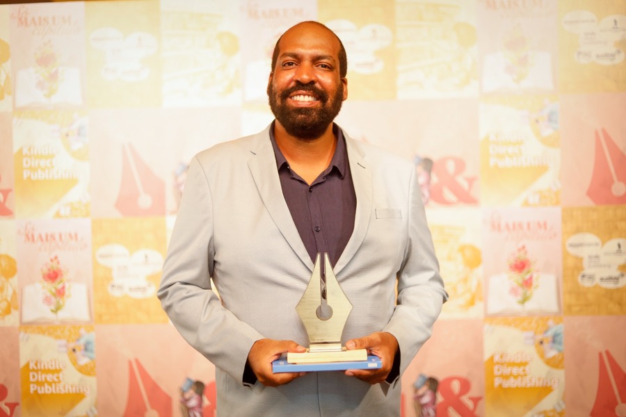 Renan Silva recebe o 8º Prêmio Kindle de Literatura | © Divulgação Amazon
