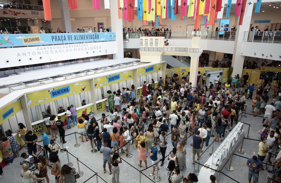 Bienal do Livro Bahia 2024 anuncia leva de expositores com grandes editoras | © GL