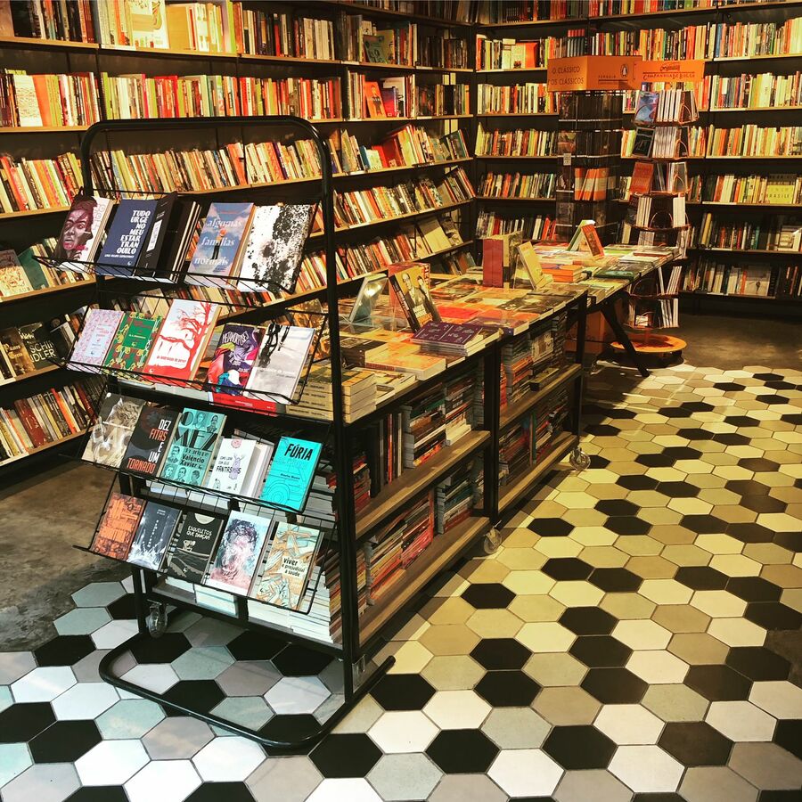 Livraria Arte e Letra, em Curitiba | © Thiago Tizzot Livraria Arte e Letra, em Curitiba | © Thiago Tizzot
