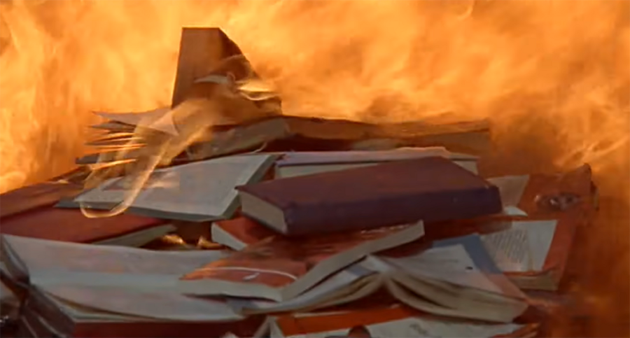 Cena filme 'Fahrenheit 451' | © YouTube