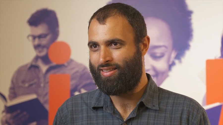 Rodrigo Casarin, autor de 'A biblioteca no fim do túnel' | © Divulgação / SP Leituras