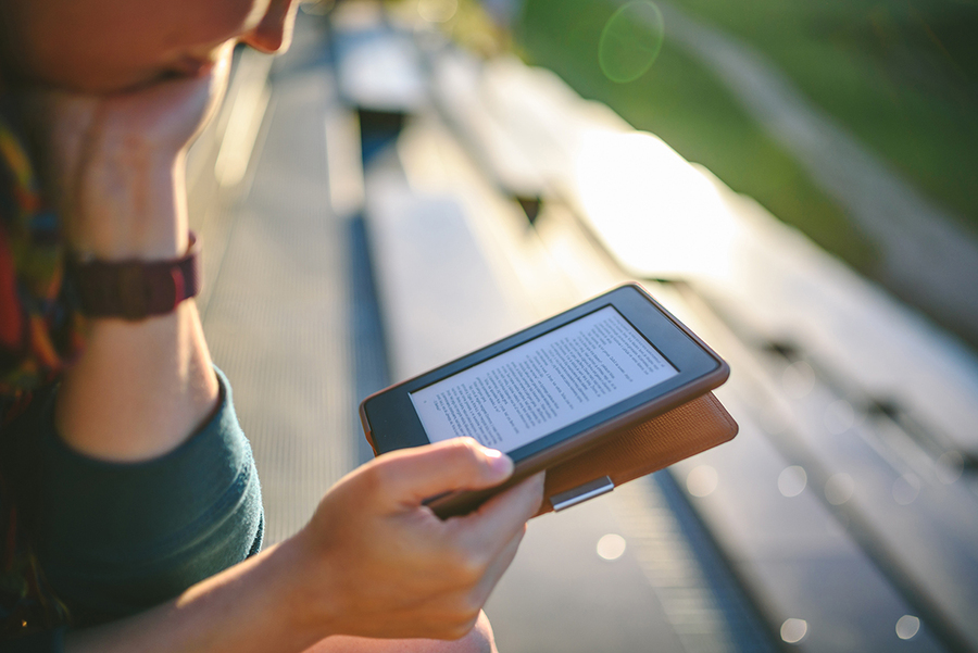 Em 2023, conteúdo digital representa 8% do faturamento total das editoras | © aleksandravicius / Shutterstock Em 2023, conteúdo digital representa 8% do faturamento total das editoras | © aleksandravicius / Shutterstock