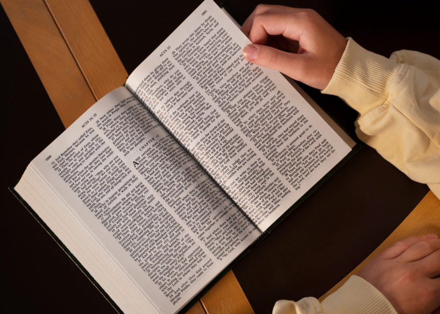 Subsetor de livros religiosos em crescimento segundo as pesquisas | © Freepik